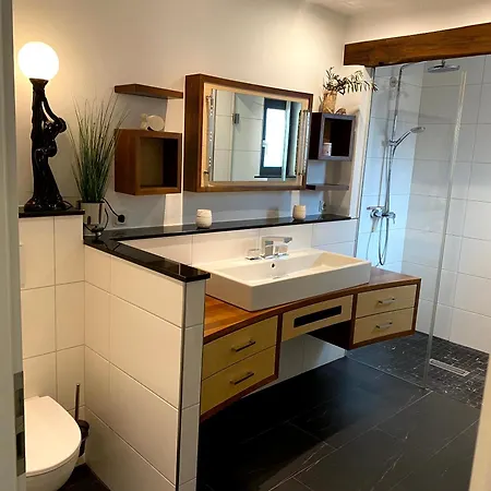 Zwanzig Apartment *